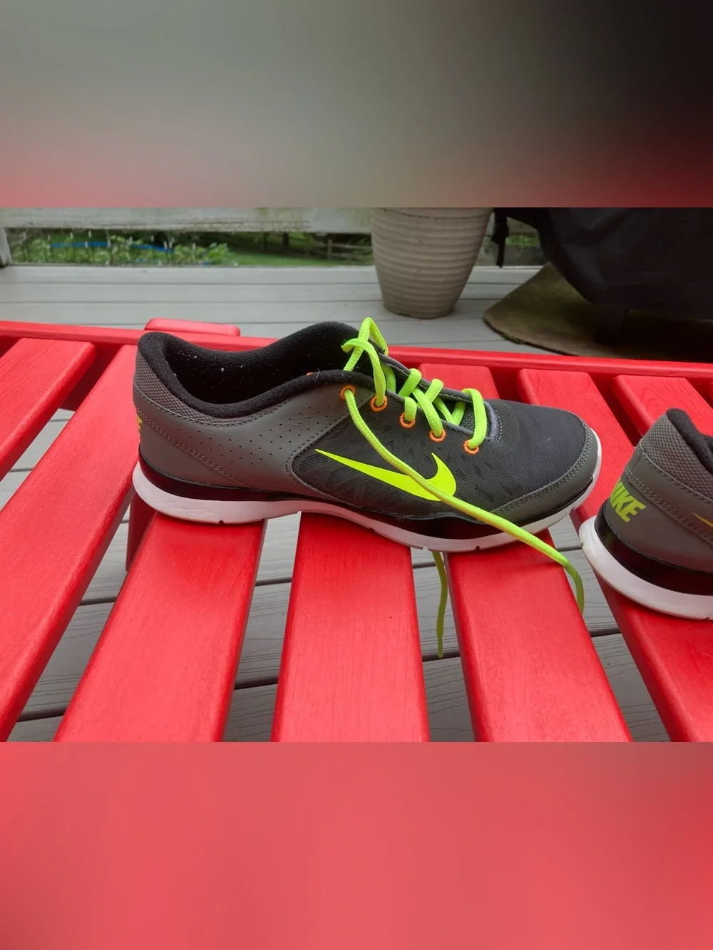 Women’s Nike Sneaker Size 9